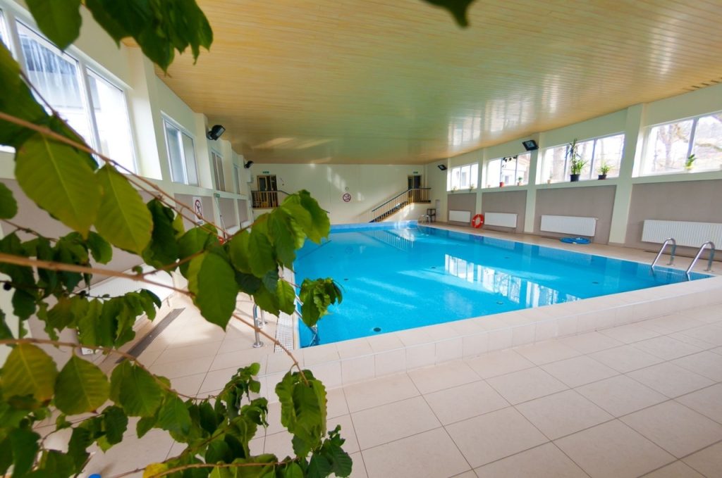 basen w obiekcie noclegowym - obóz rowerowy w Wiśle dla dzieci i młodzieży